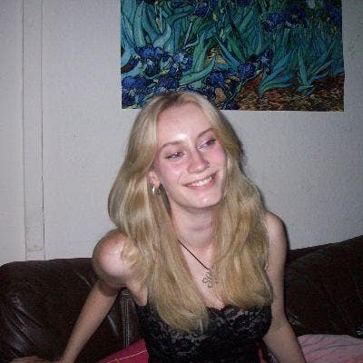 Young professional looking for flatmates :) Main Photo