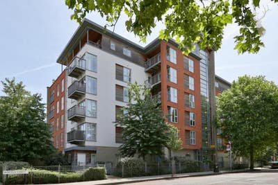 Luxury two bed apartment with Parking, Bow E3 Main Photo