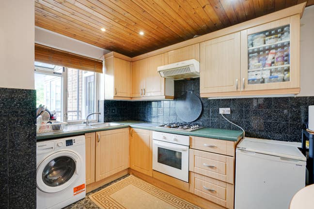 Bright, single room available Main Photo