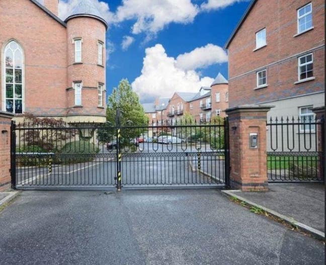 Luxury Apartment Double Room: Ensuite & Balcony Main Photo