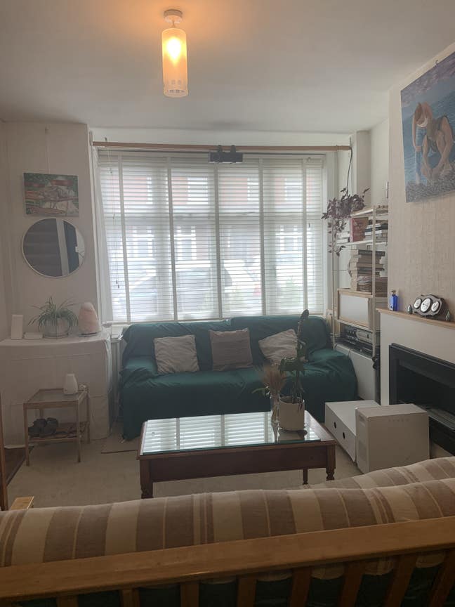 Clean, quite lovely natural light house/ mod cons  Main Photo