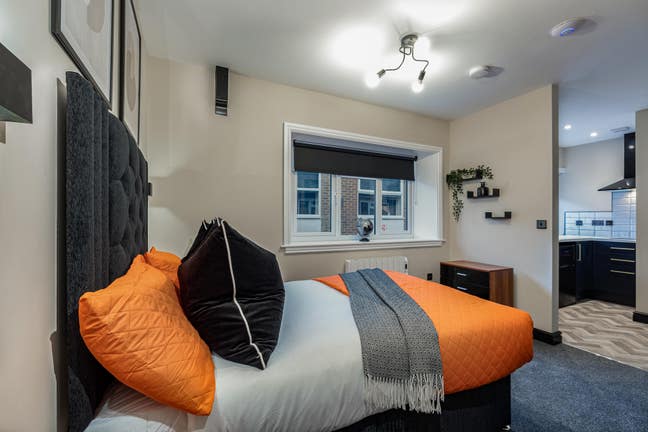 "Stunning Ensuite Double in a Converted Church" Main Photo