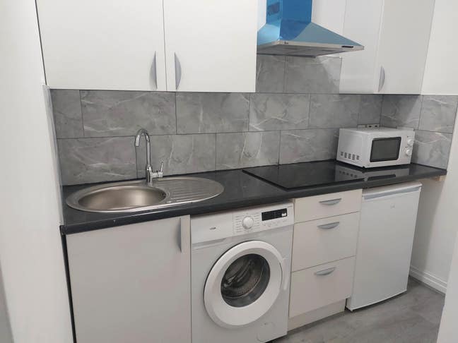Self contained studio Apartment Main Photo