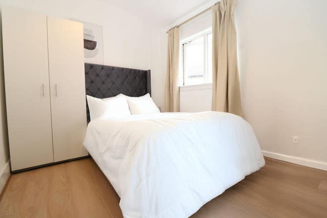 Hammersmith | Double Rooms | Next to Circle Line Main Photo