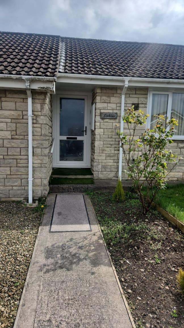 3-Bedroom House in BA2 0HX- £2,100 PCM Main Photo