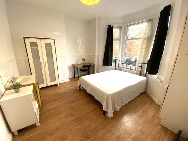 Room Available Now in Friendly House-Share Main Photo