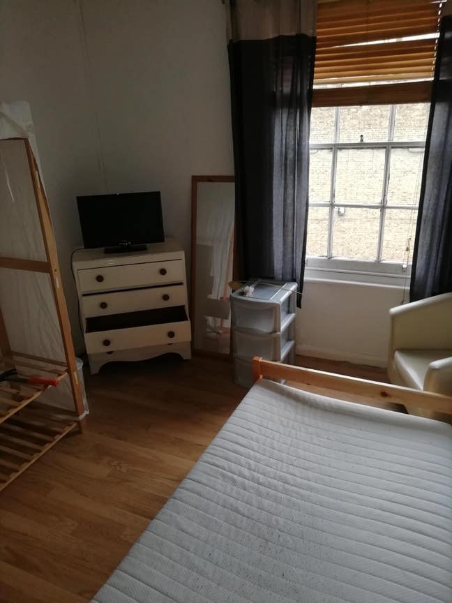 W10 clean spacious double size room single let Main Photo