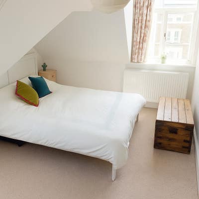 Bright Peaceful Double Room with one other  Main Photo