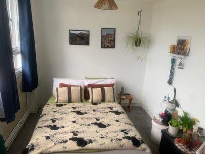Double Room availble 3 min walk from tube station Main Photo