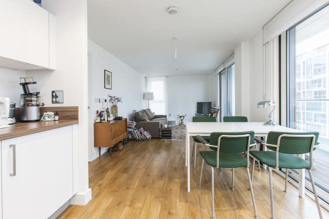 Stunning 2 Bed 1 Bath Mins to Dalston Junction Stn Main Photo