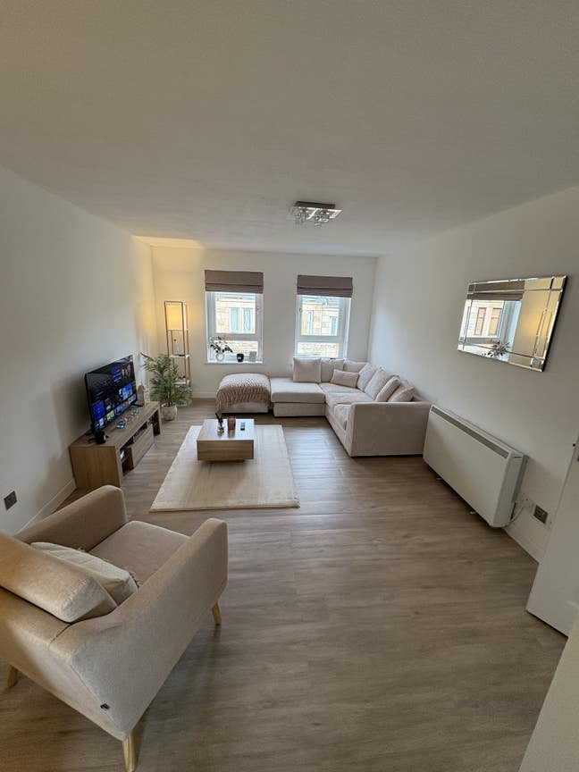 Double Room Available in Bright 2-Bed Flat Main Photo