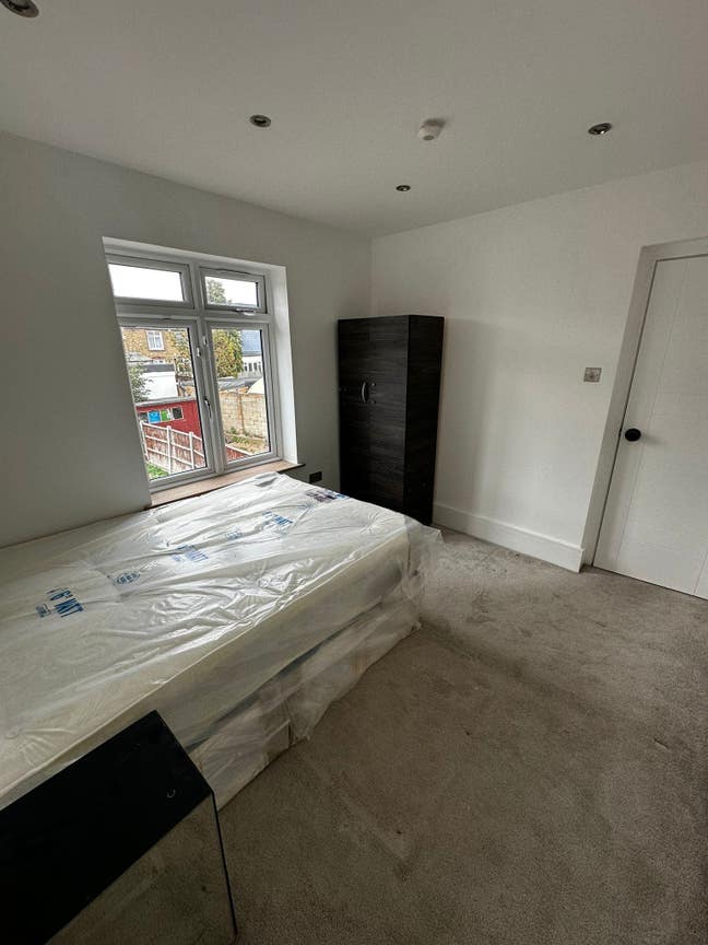Spacious and modern rooms in Barking  Main Photo