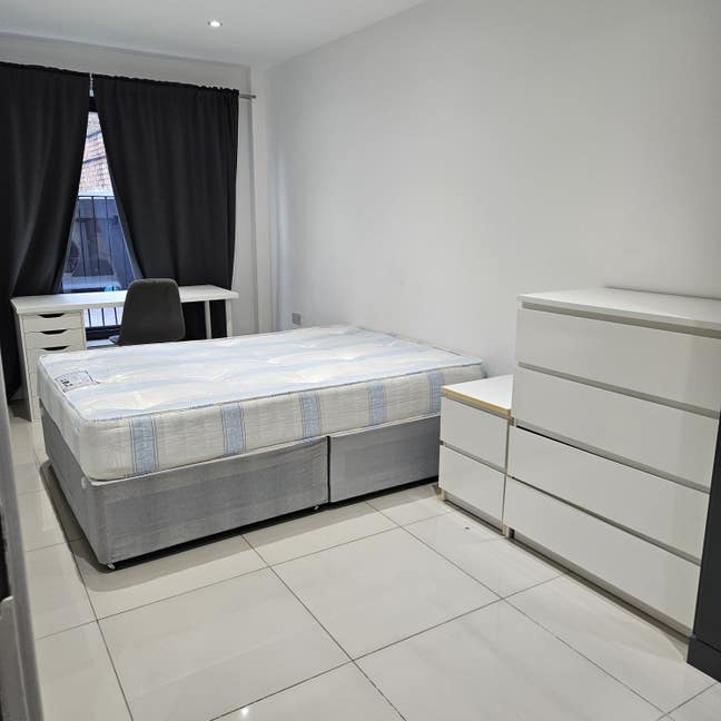 2 Bed Flat with  2Bthrooms in Great location  Main Photo