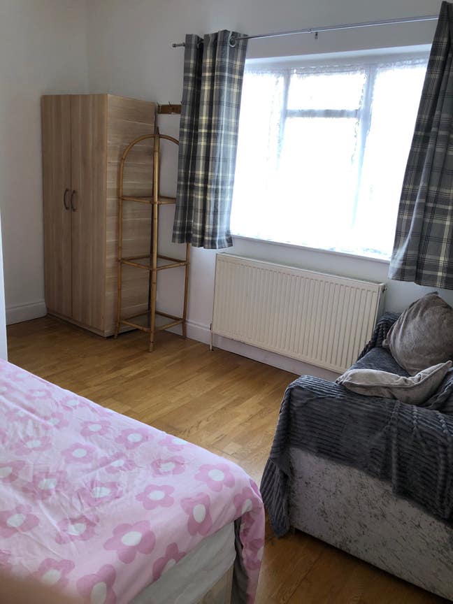 *Lovely Double Room in Willesden Green  Main Photo