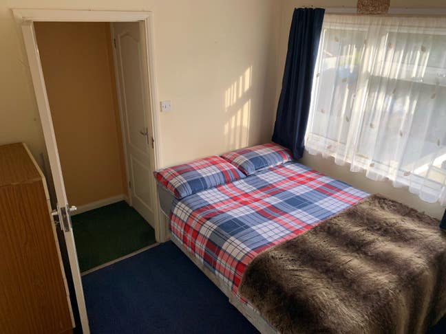 Lovely Double Room in Friendly House - CB4 Main Photo
