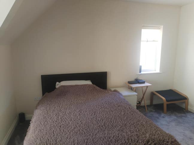 Large en-suite double bedroom with walk-in closet Main Photo