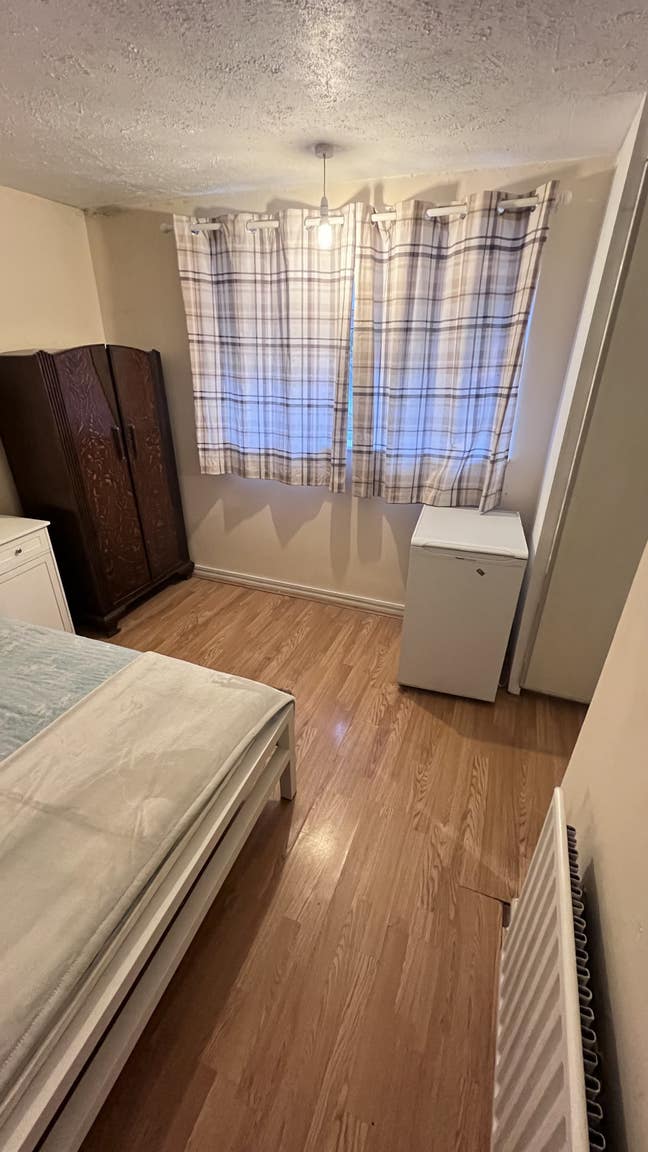 Double room in family home in quiet neighborhood  Main Photo