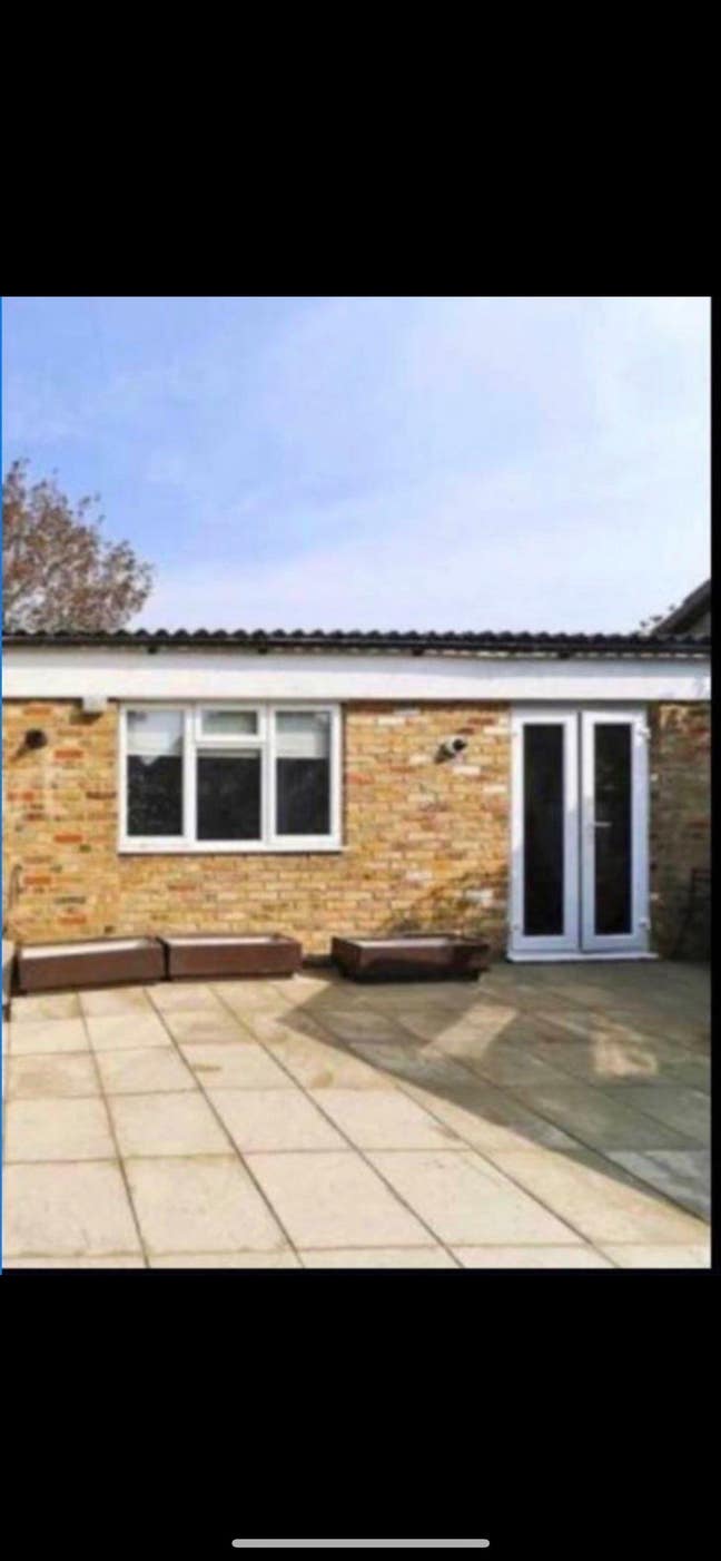 Very Spacious Independent furnished Studio Annexe  Main Photo