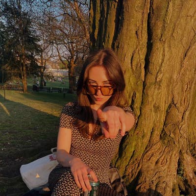 23 year old, female looking for a room to rent :) Main Photo