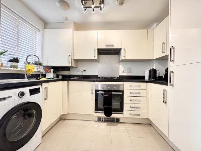 Double en-suite room in Dartford, DA1 home. Main Photo