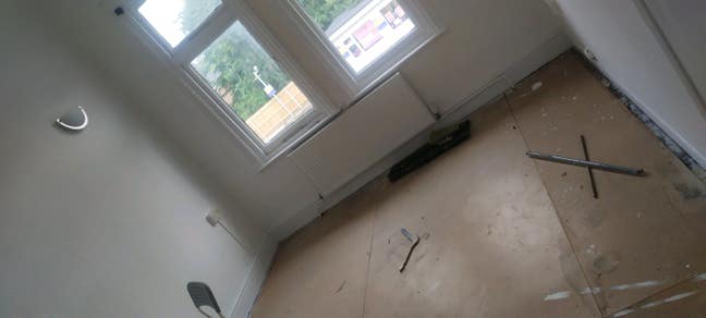 L Am Looking for Sharing My Room with One Girl . Main Photo