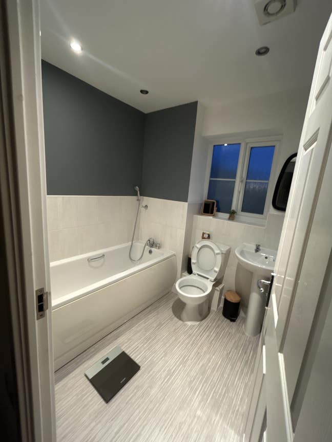 BedRoom and own bathroom  Main Photo