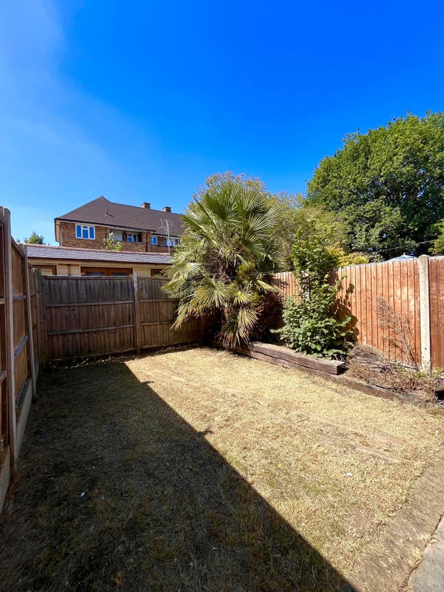 🌿 Peaceful Garden Room 🧼 • EN3 • Bills Incl. Main Photo