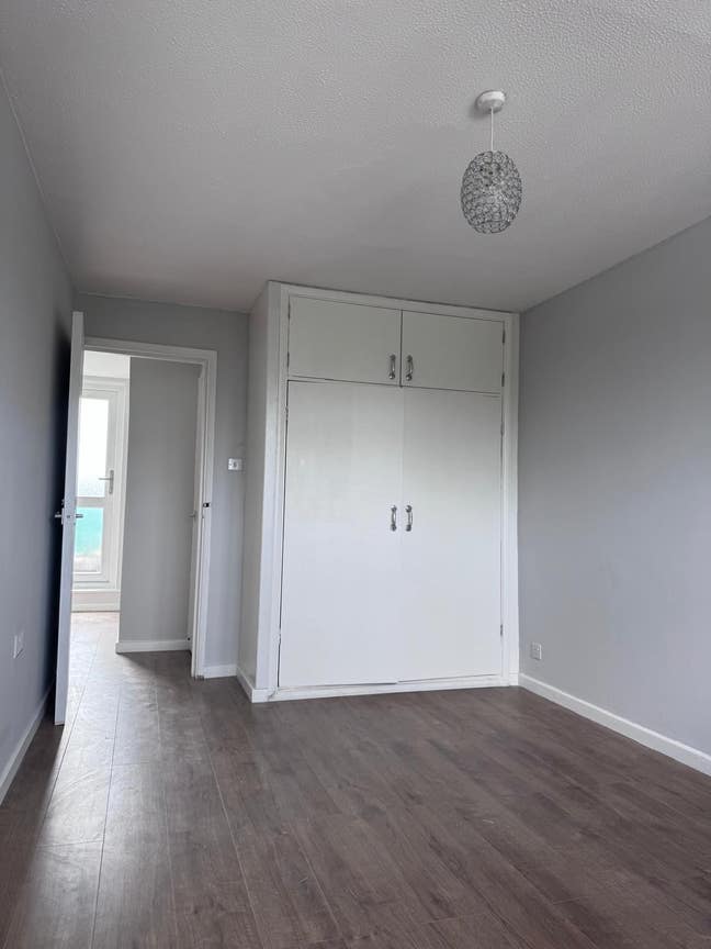 Two double rooms available for rent for singles  Main Photo