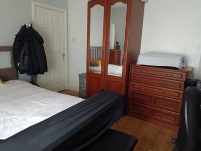 Mid Size Room Main Photo