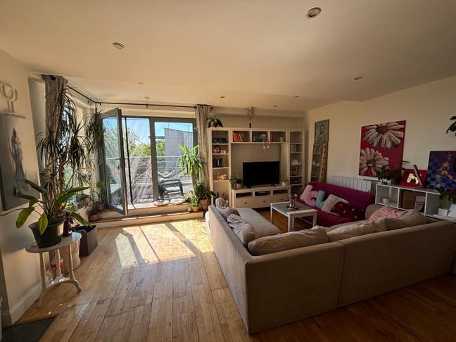 Central ensuite double room with private parking  Main Photo