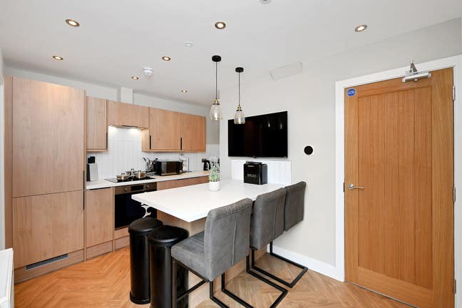⚡Price Reduced⚡Only 1 Studio and 1 Ensuite Left Main Photo
