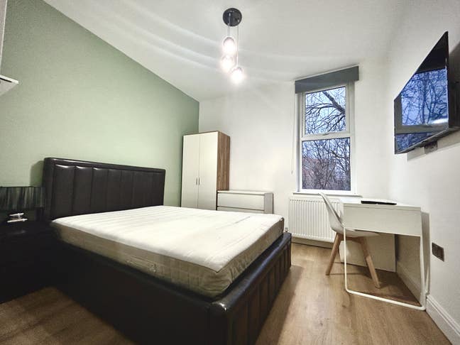 Rooms in Withington Available Main Photo