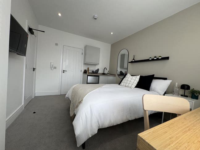 🌟Last Room Available - Ensuite + Kitchenette 🌟 Main Photo