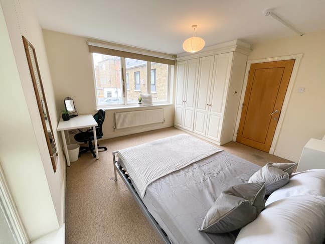 🏠 Spacious Living Room - Double Room  Main Photo
