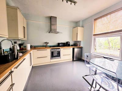 Large Double Room Available Main Photo