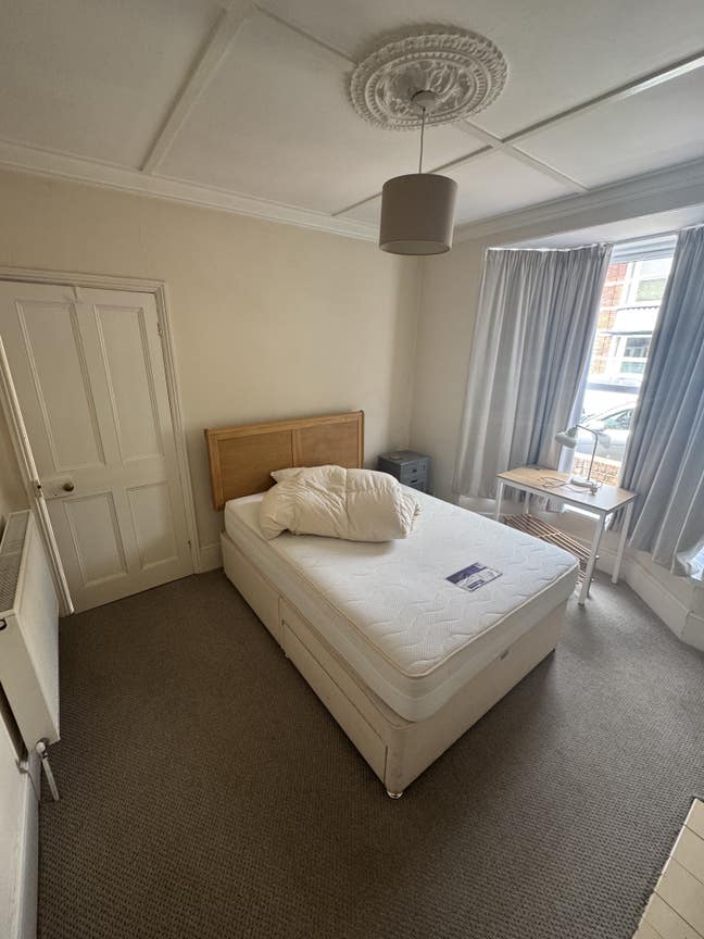 Room in St Leonards Avenue Main Photo