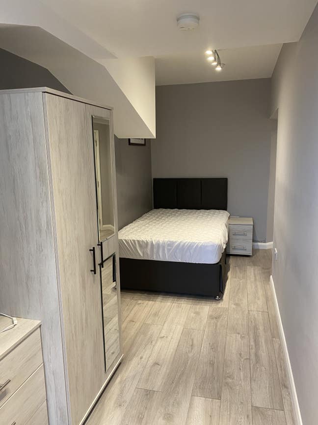 All Bills Included - Furnished En Suite Rooms Main Photo