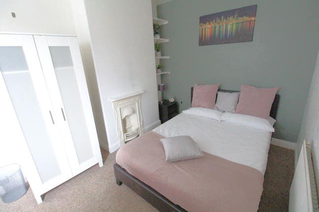 Beautiful Double En-Suite Room Main Photo