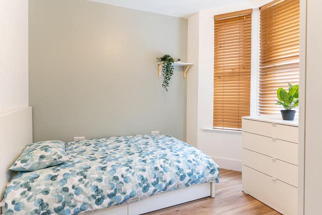 Brand New En-Suite Rooms & Fully Furnished Main Photo