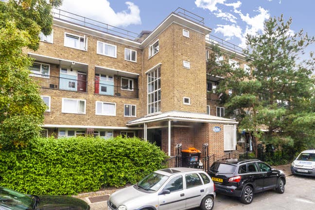 🌟Large Double Room Available 🏡  Main Photo