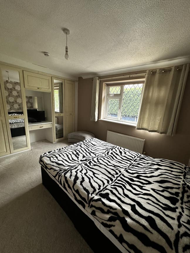 Principal Room to Rent (ensuite) - Long/Short Term Main Photo