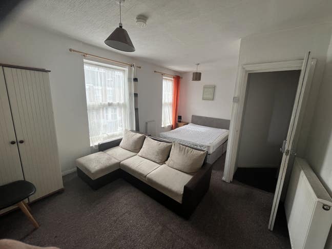 Large room to rent May st HU5 Main Photo