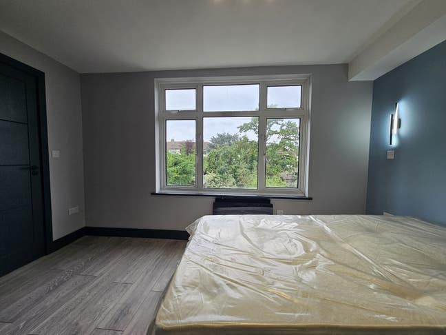 DSS-Studio Flat Available in Epsom Ewell KT4 Main Photo