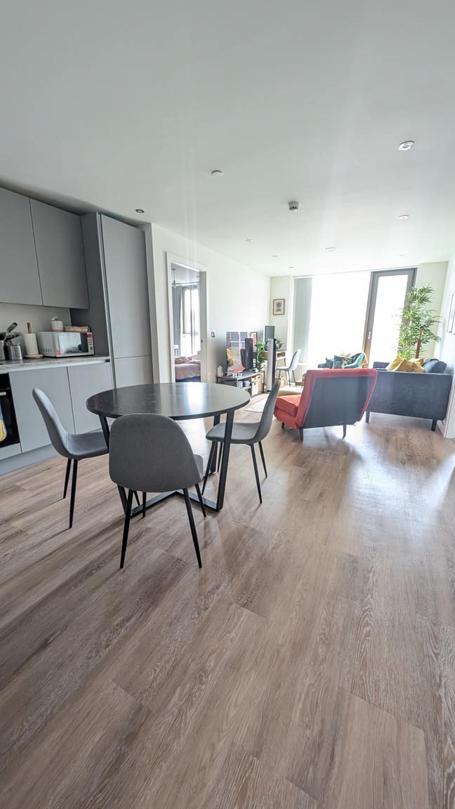 En-suite room - bills included & amenities  Main Photo