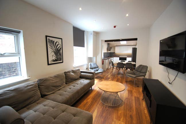 Stunning 8 Bed Student Houseshare Fallowfield Main Photo