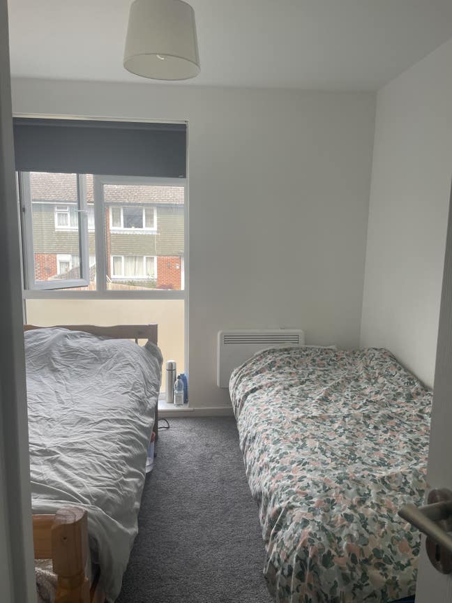 One double bedroom and one room with sharing  Main Photo