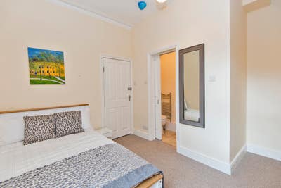 Luxury Double En-Suite 5 Mins Station  Main Photo