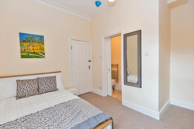 Luxury Double En-Suite 5 Mins Station  Main Photo