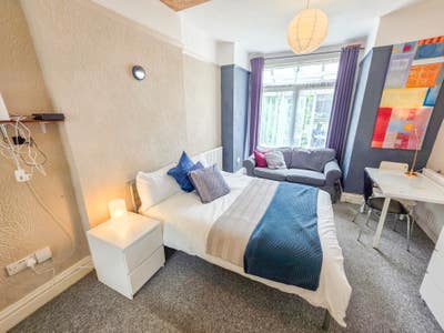 Huge Room + Garden Room, Bills Inc, WiFi, Parking Main Photo