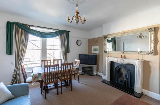 Spacious 3 bed flat in Clifton-all rooms available Main Photo